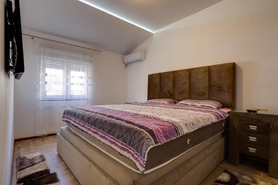 Divino Apartment Tivat Buitenkant foto