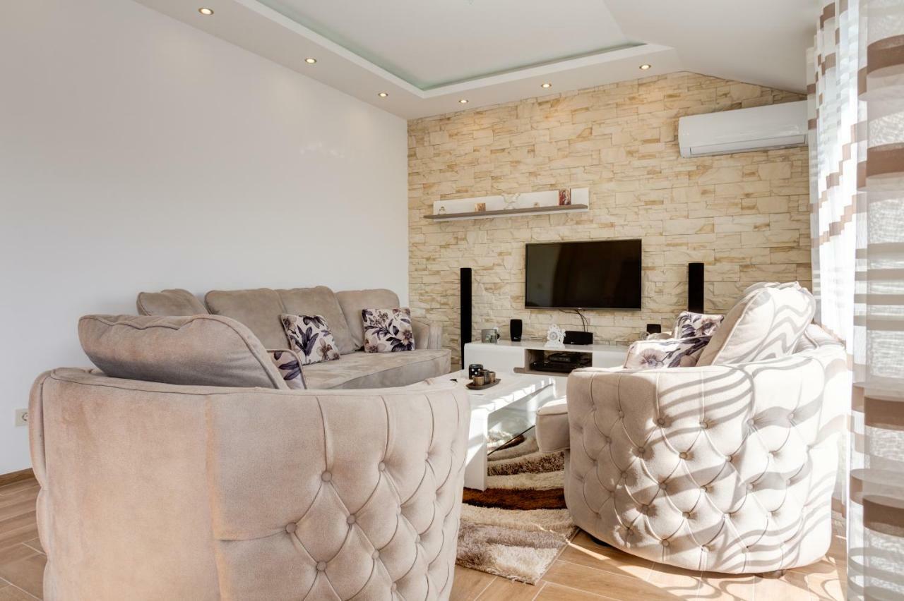 Divino Apartment Tivat Buitenkant foto