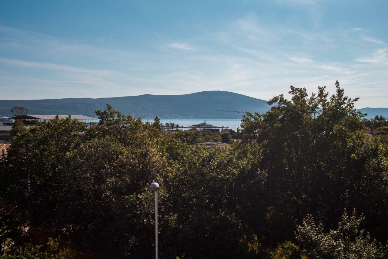 Divino Apartment Tivat Buitenkant foto